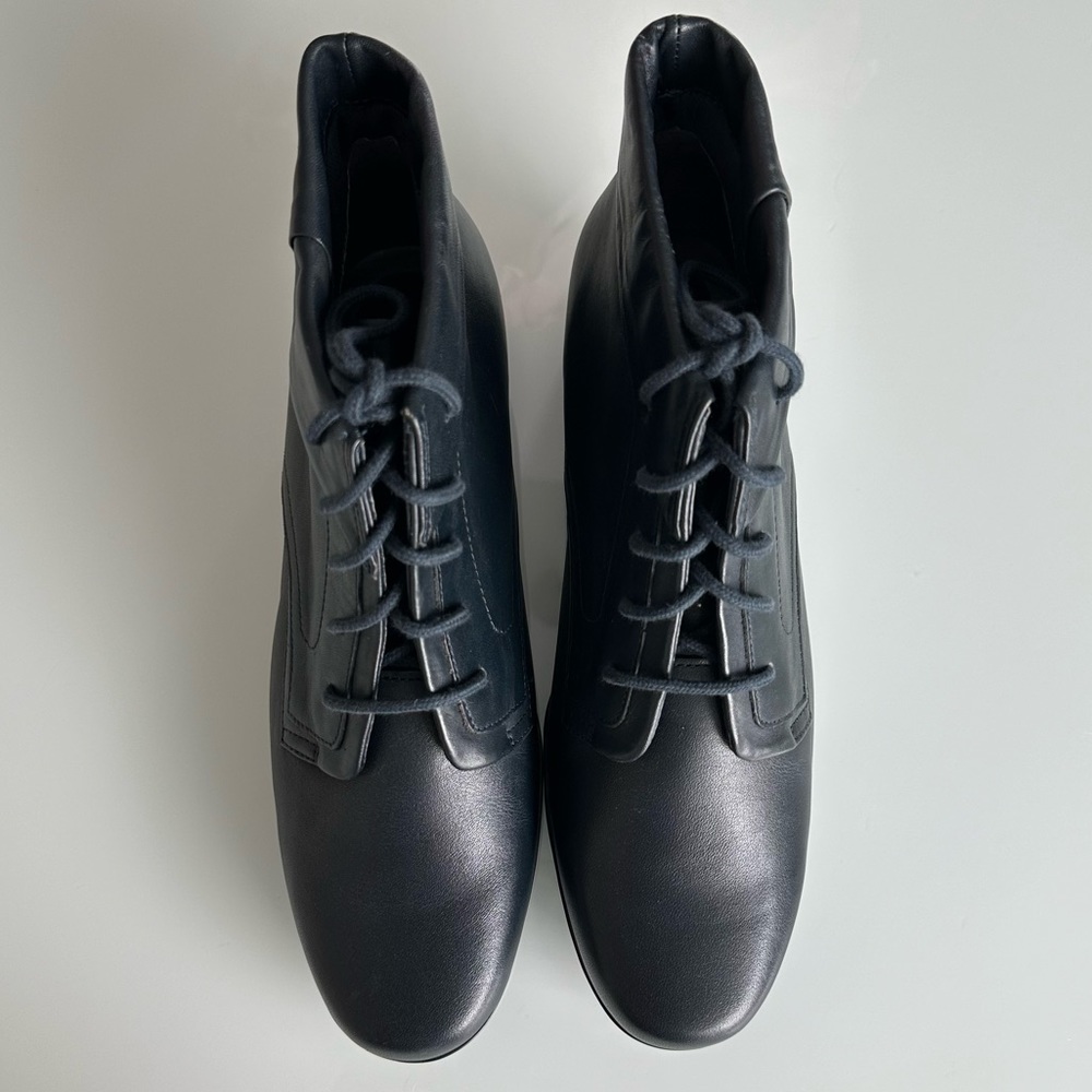 St. Johns Bay Black Leather Lace Up Bootie sz 8
